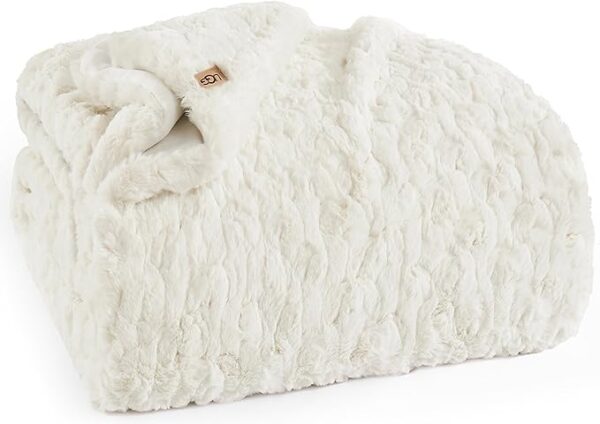 UGG 25517 Amanda Super Soft Comfy Reversible Oversized Textured Plush Flannel